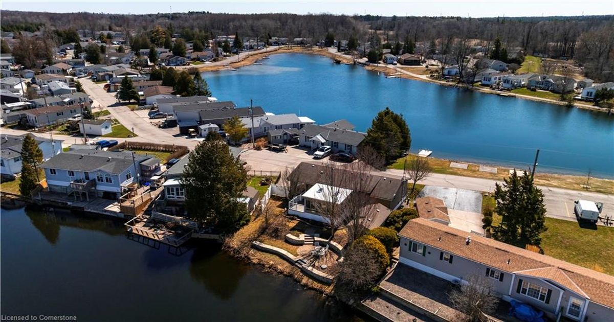 64 Hemlock Crescent  Puslinch