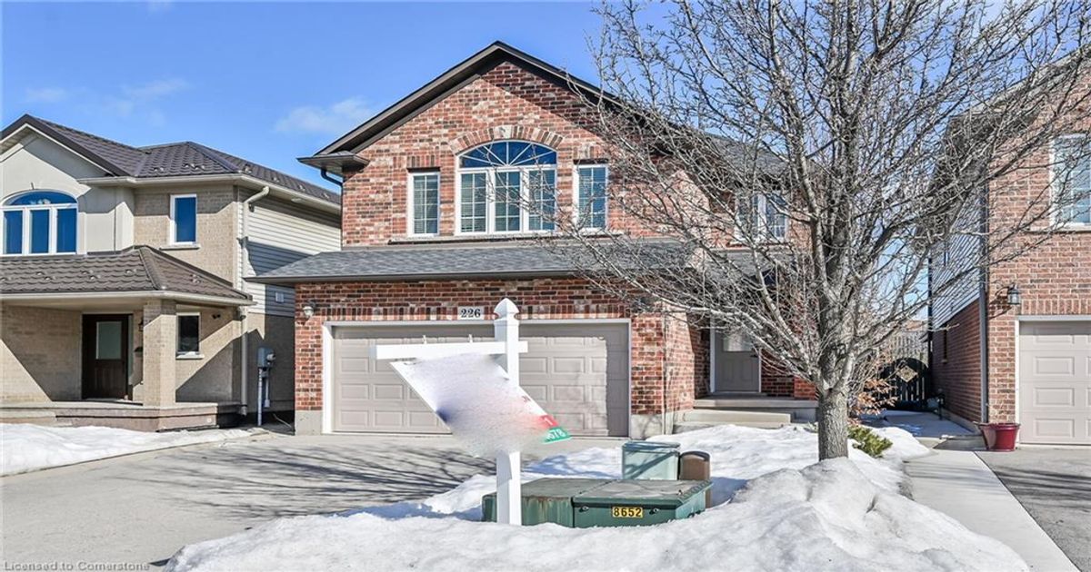226 Spring Valley Crescent  Hamilton
