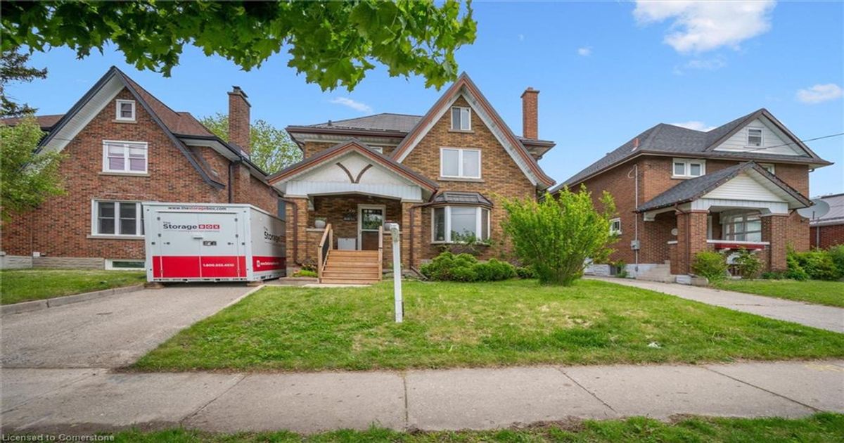 208 Stirling Avenue S Kitchener
