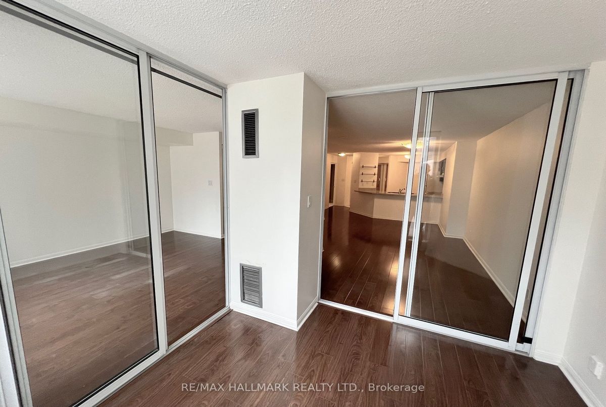 216-24 Wellesley Street W 216-24 Wellesley Street W Toronto C01