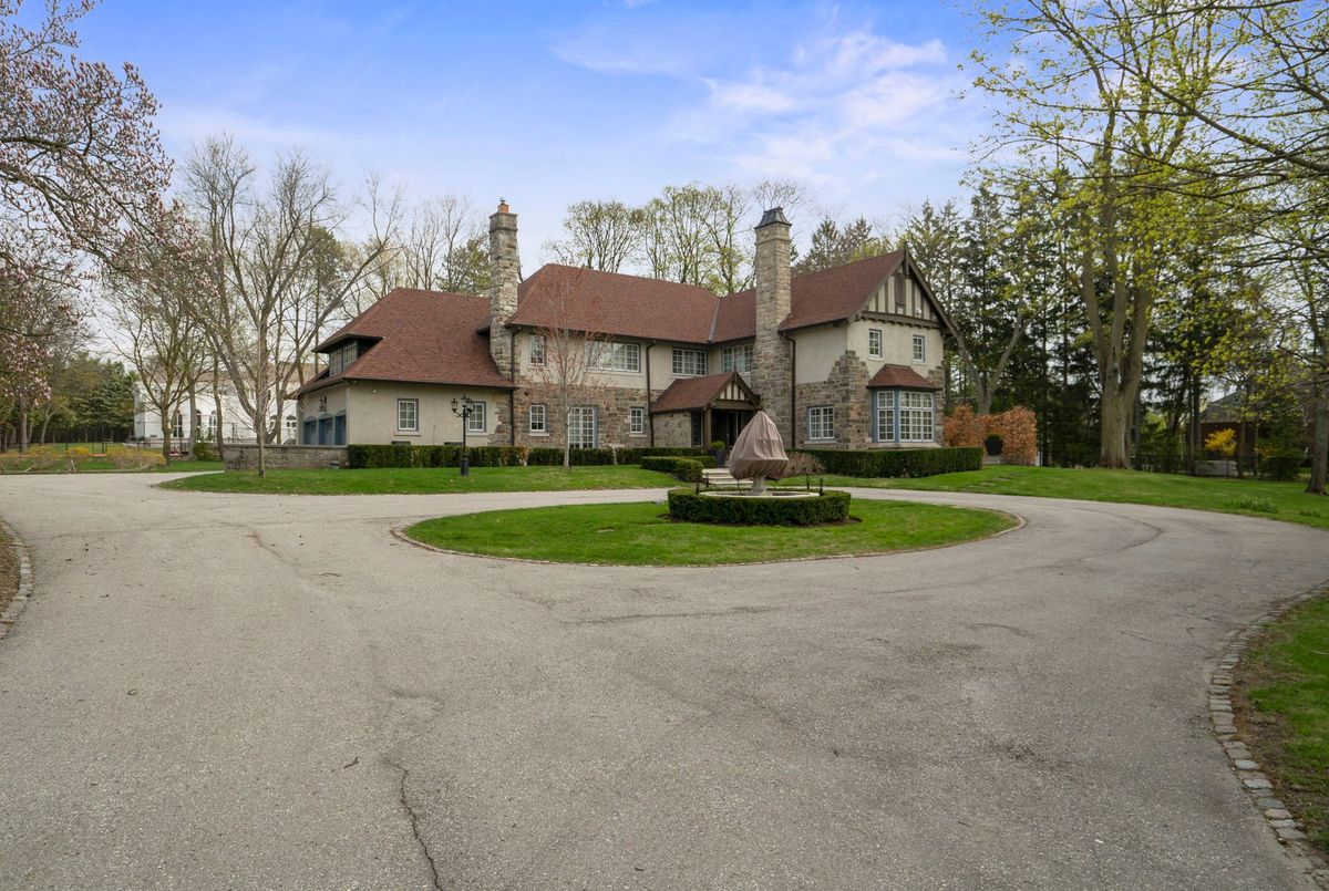 15 Park Lane Circle 15 Park Lane Circle Toronto C12