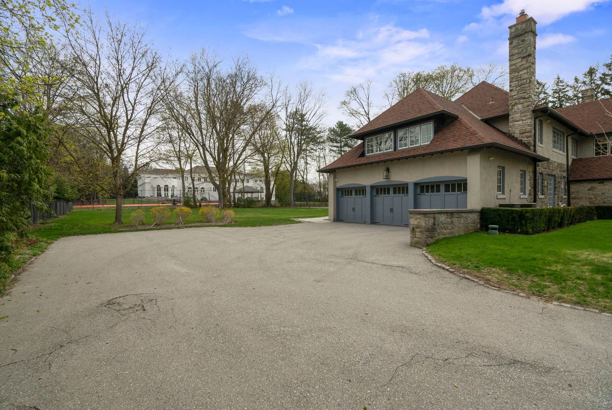 15 Park Lane Circle 15 Park Lane Circle Toronto C12