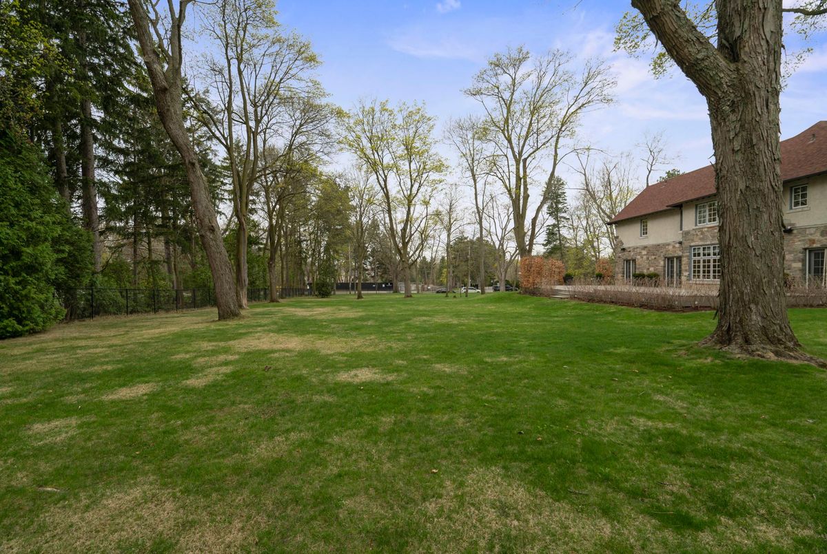 15 Park Lane Circle 15 Park Lane Circle Toronto C12