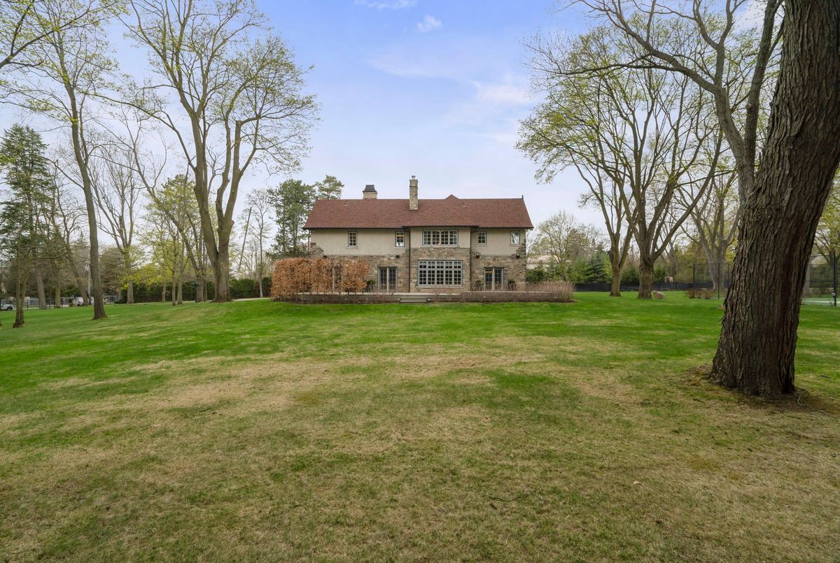 15 Park Lane Circle 15 Park Lane Circle Toronto C12