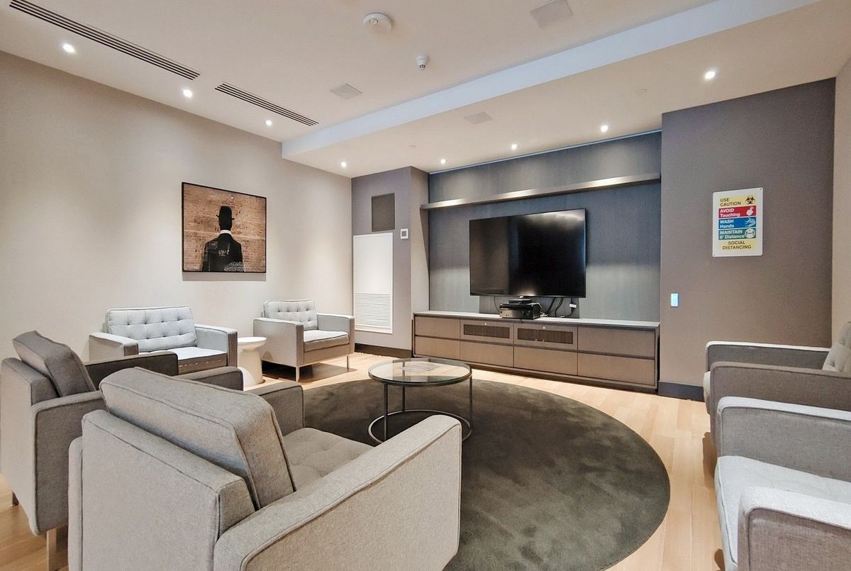 3105-30 Roehampton Avenue 3105-30 Roehampton Avenue Toronto C10