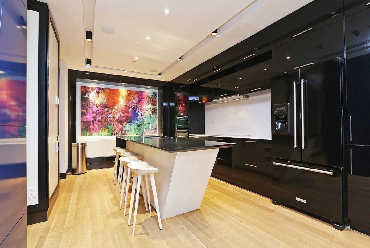 3105-30 Roehampton Avenue 3105-30 Roehampton Avenue Toronto C10