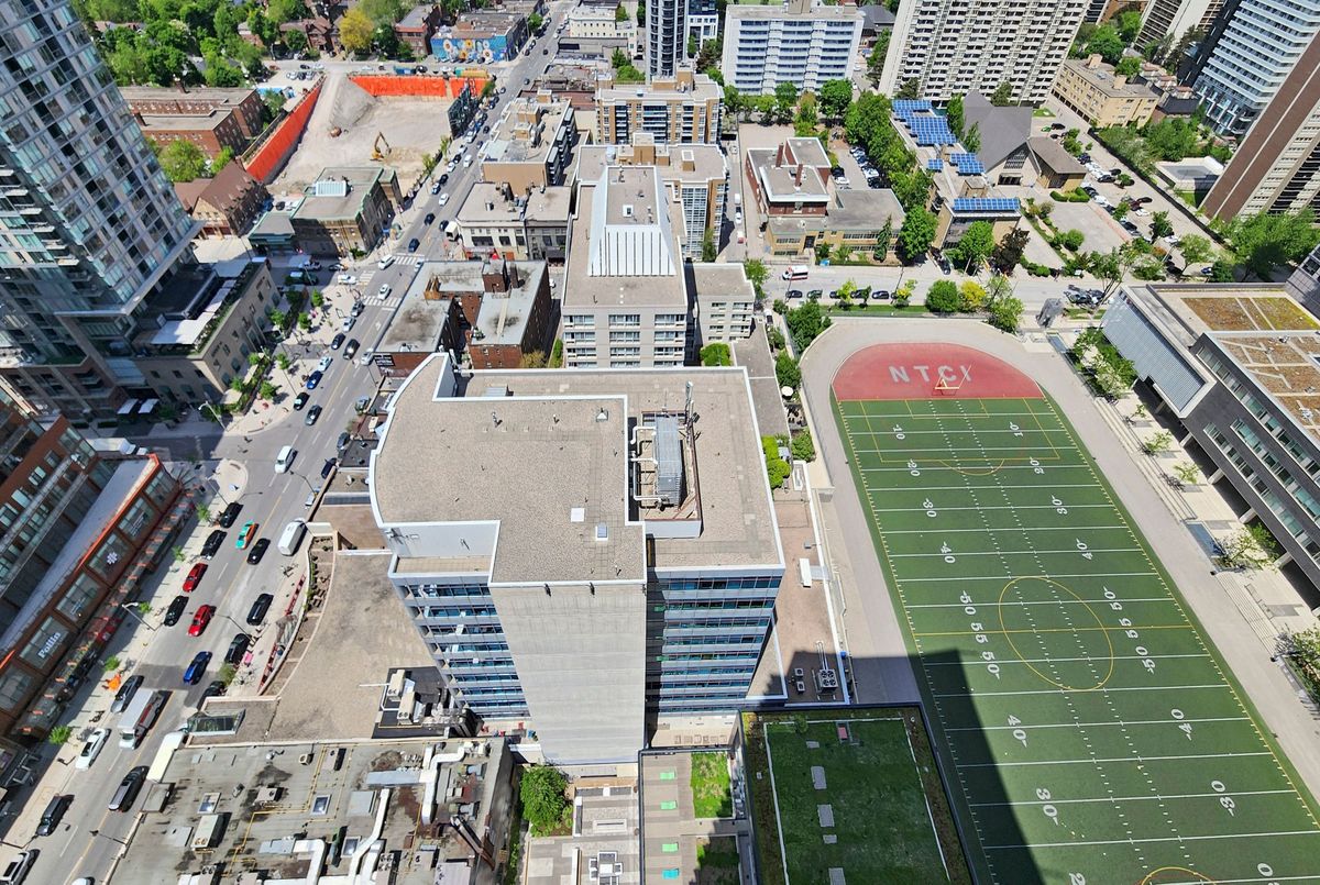 3105-30 Roehampton Avenue 3105-30 Roehampton Avenue Toronto C10