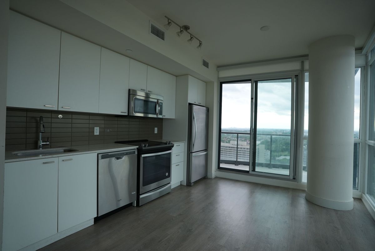 3105-30 Roehampton Avenue 3105-30 Roehampton Avenue Toronto C10