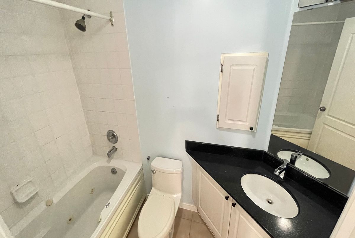 507-555 Yonge Street 507-555 Yonge Street Toronto C08