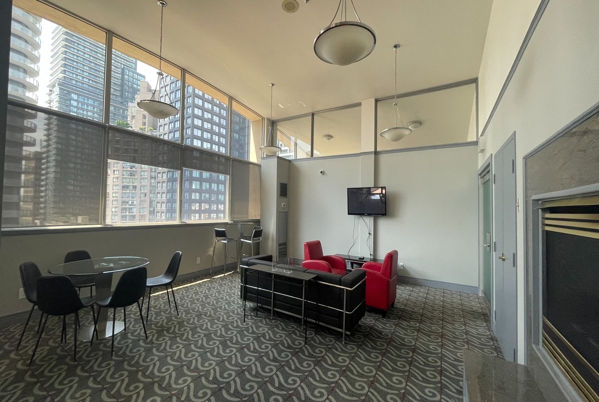 507-555 Yonge Street 507-555 Yonge Street Toronto C08