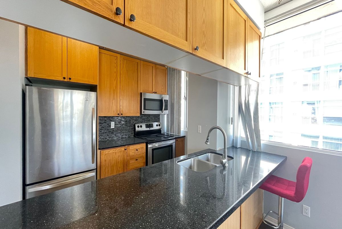 507-555 Yonge Street 507-555 Yonge Street Toronto C08