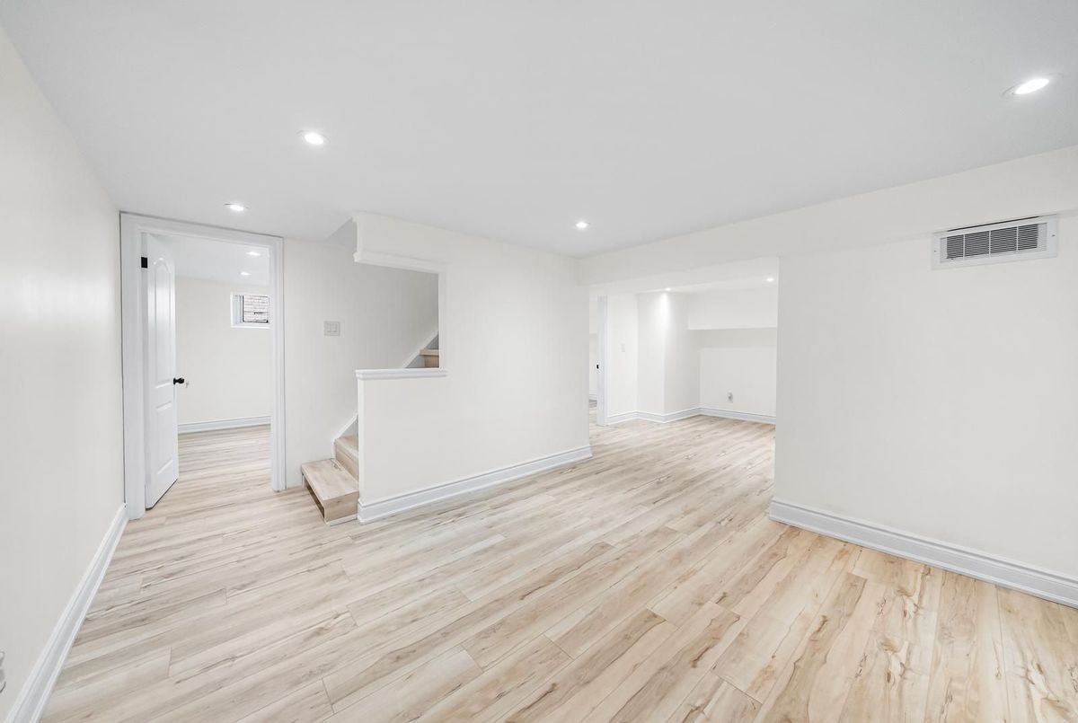 132 Homewood Avenue 132 Homewood Avenue Toronto C07