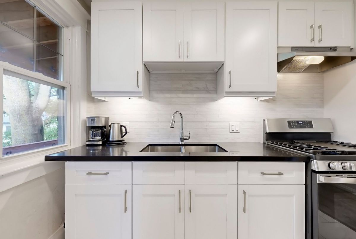Building 1 Unit 5-9 Humewood Court Building 1 Unit 5-9 Humewood Court Toronto C03