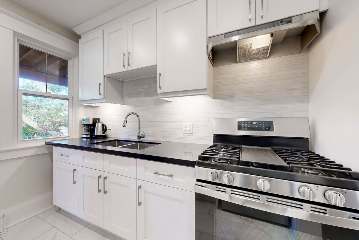 Building 1 Unit 5-9 Humewood Court Building 1 Unit 5-9 Humewood Court Toronto C03