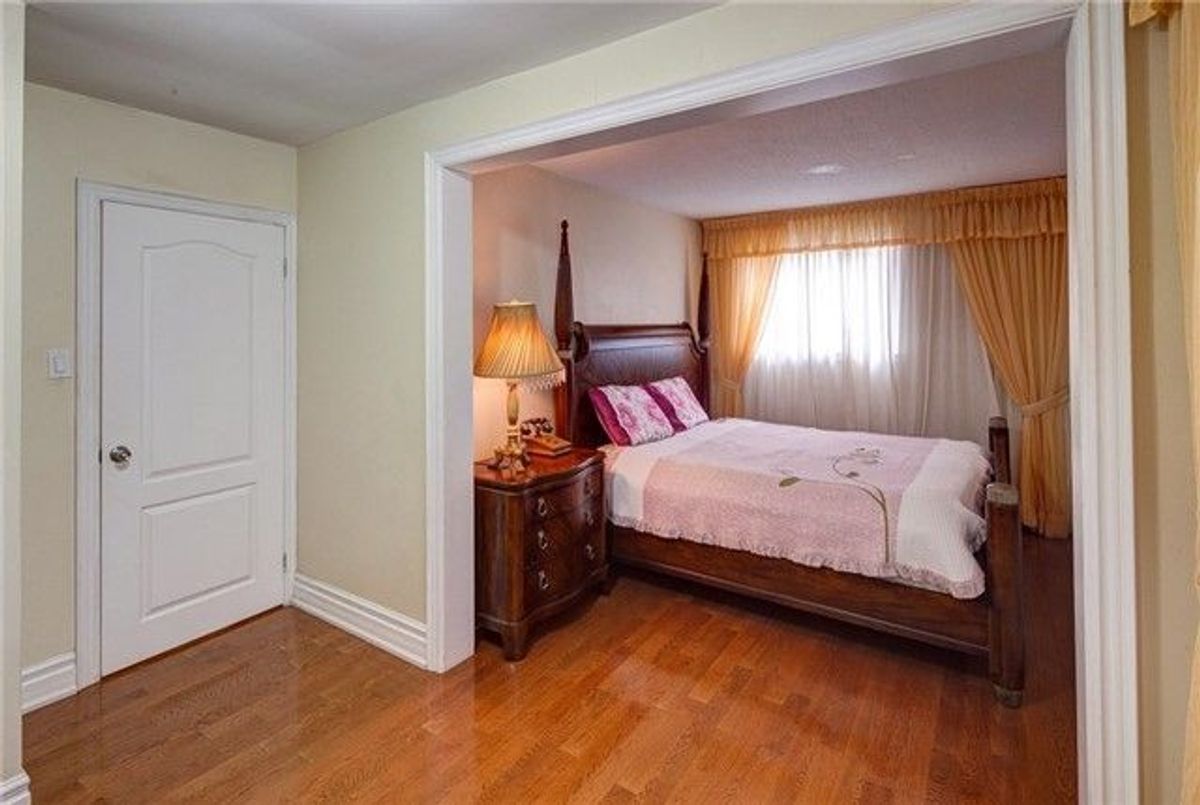 106 Maxome Avenue 106 Maxome Avenue Toronto C14