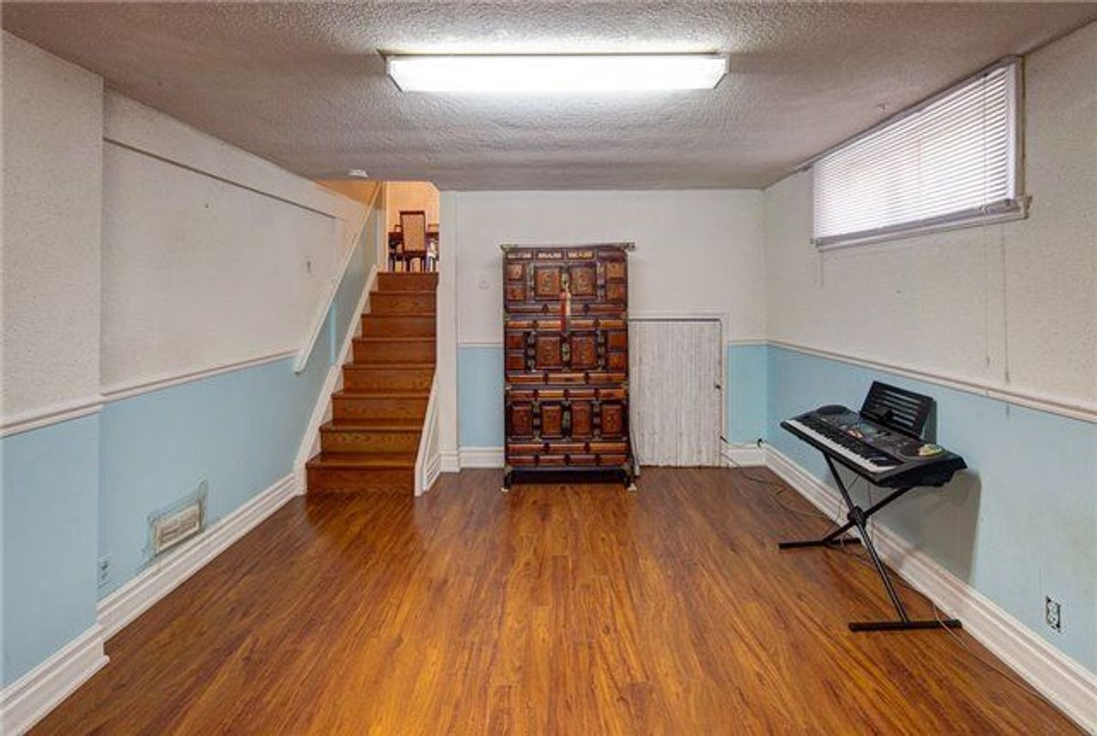 106 Maxome Avenue 106 Maxome Avenue Toronto C14