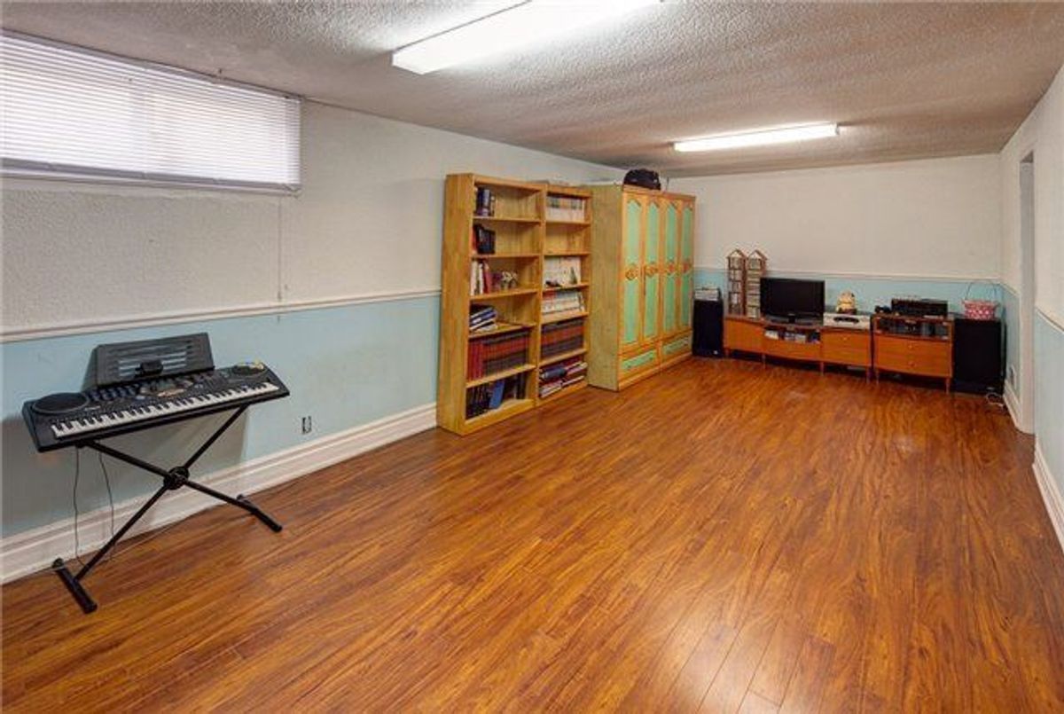 106 Maxome Avenue 106 Maxome Avenue Toronto C14