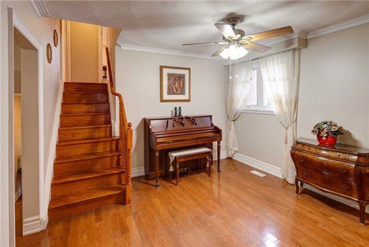 106 Maxome Avenue 106 Maxome Avenue Toronto C14