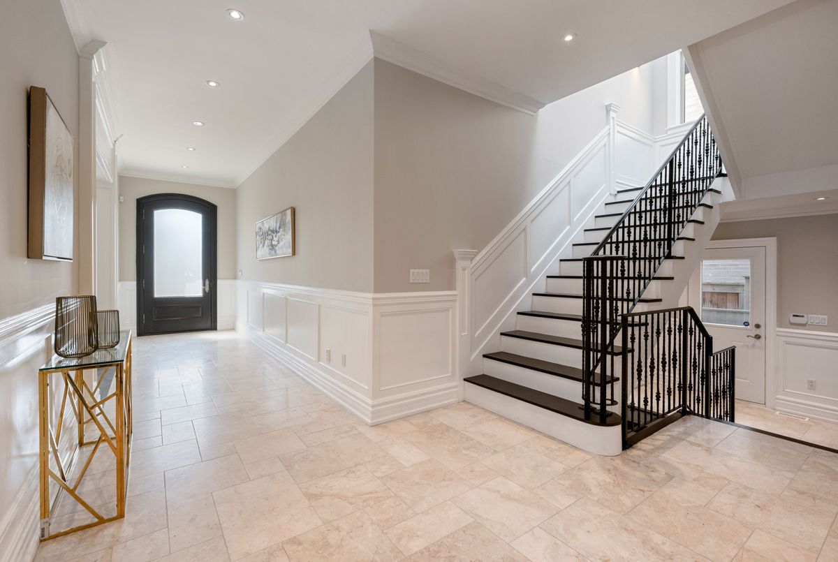 242 Parkview Avenue 242 Parkview Avenue Toronto C14