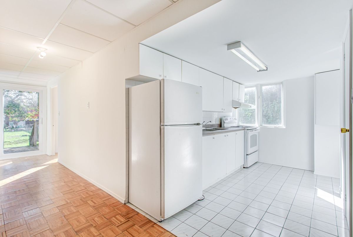 165 Florence Avenue 165 Florence Avenue Toronto C07
