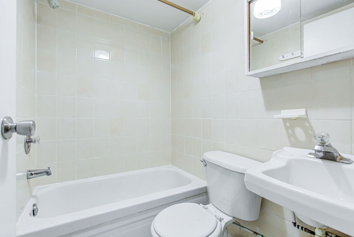 165 Florence Avenue 165 Florence Avenue Toronto C07