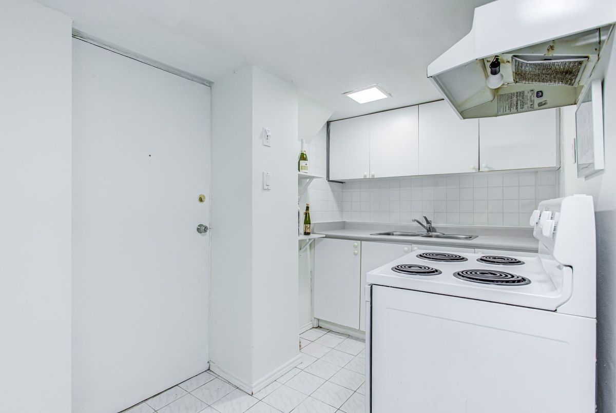 165 Florence Avenue 165 Florence Avenue Toronto C07