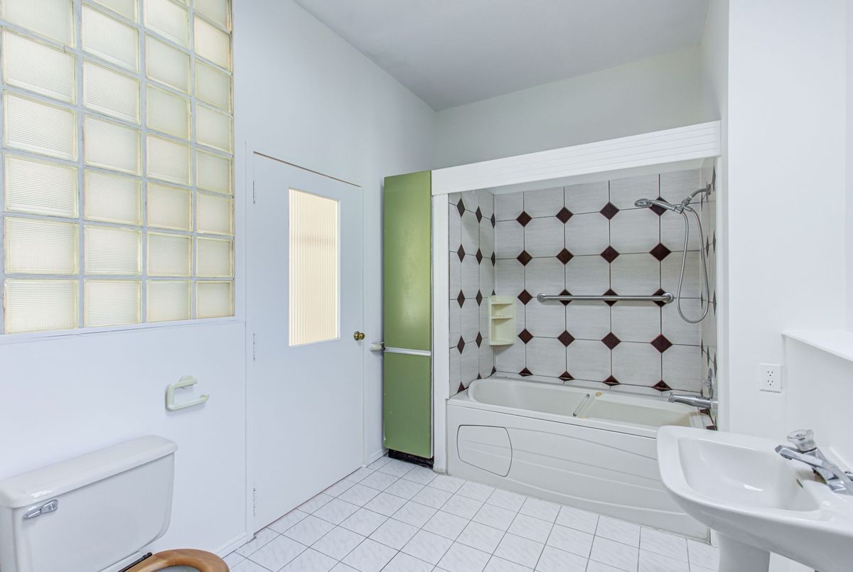 165 Florence Avenue 165 Florence Avenue Toronto C07