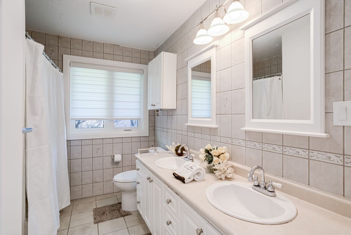 Upper-208 Betty Ann Drive Upper-208 Betty Ann Drive Toronto C07