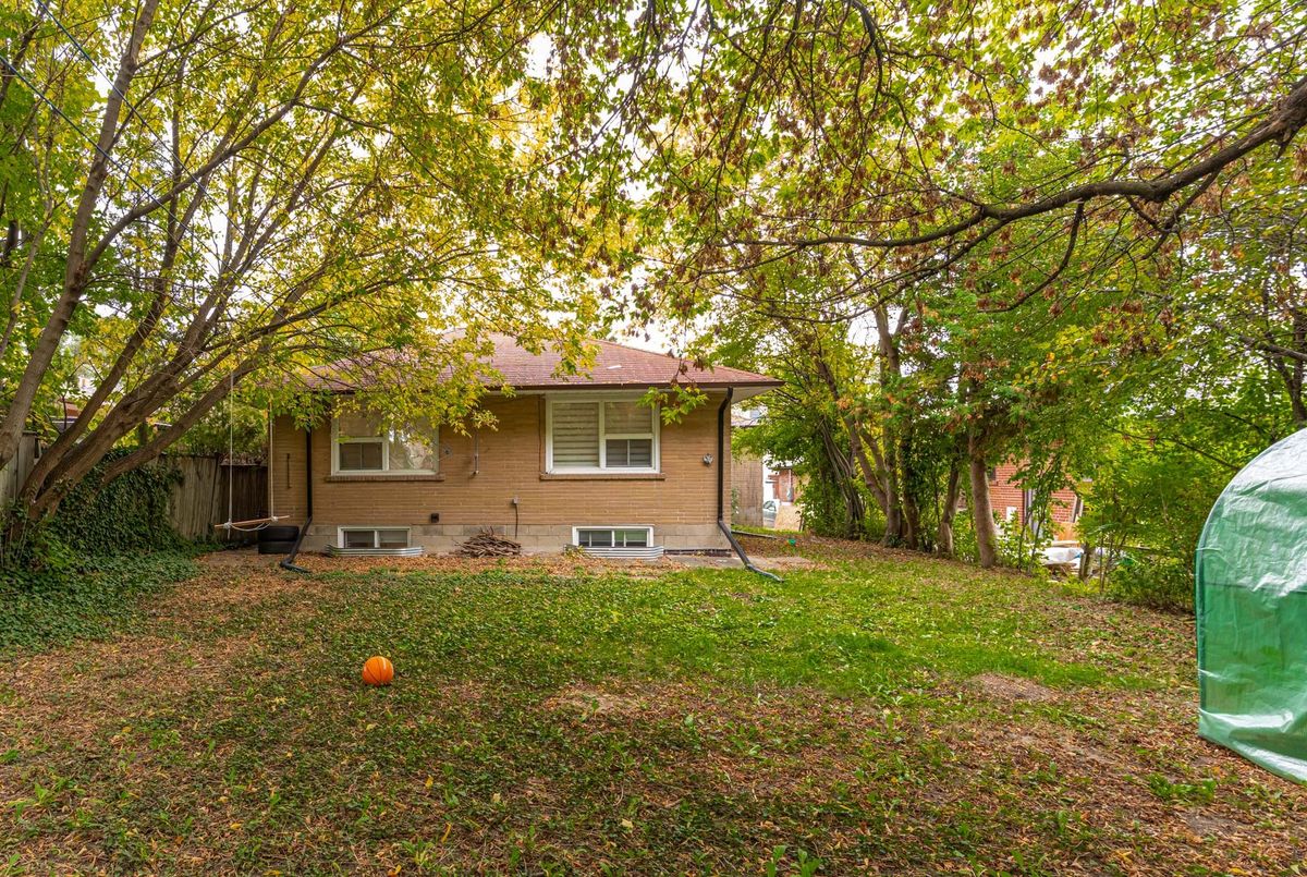 Upper-208 Betty Ann Drive Upper-208 Betty Ann Drive Toronto C07