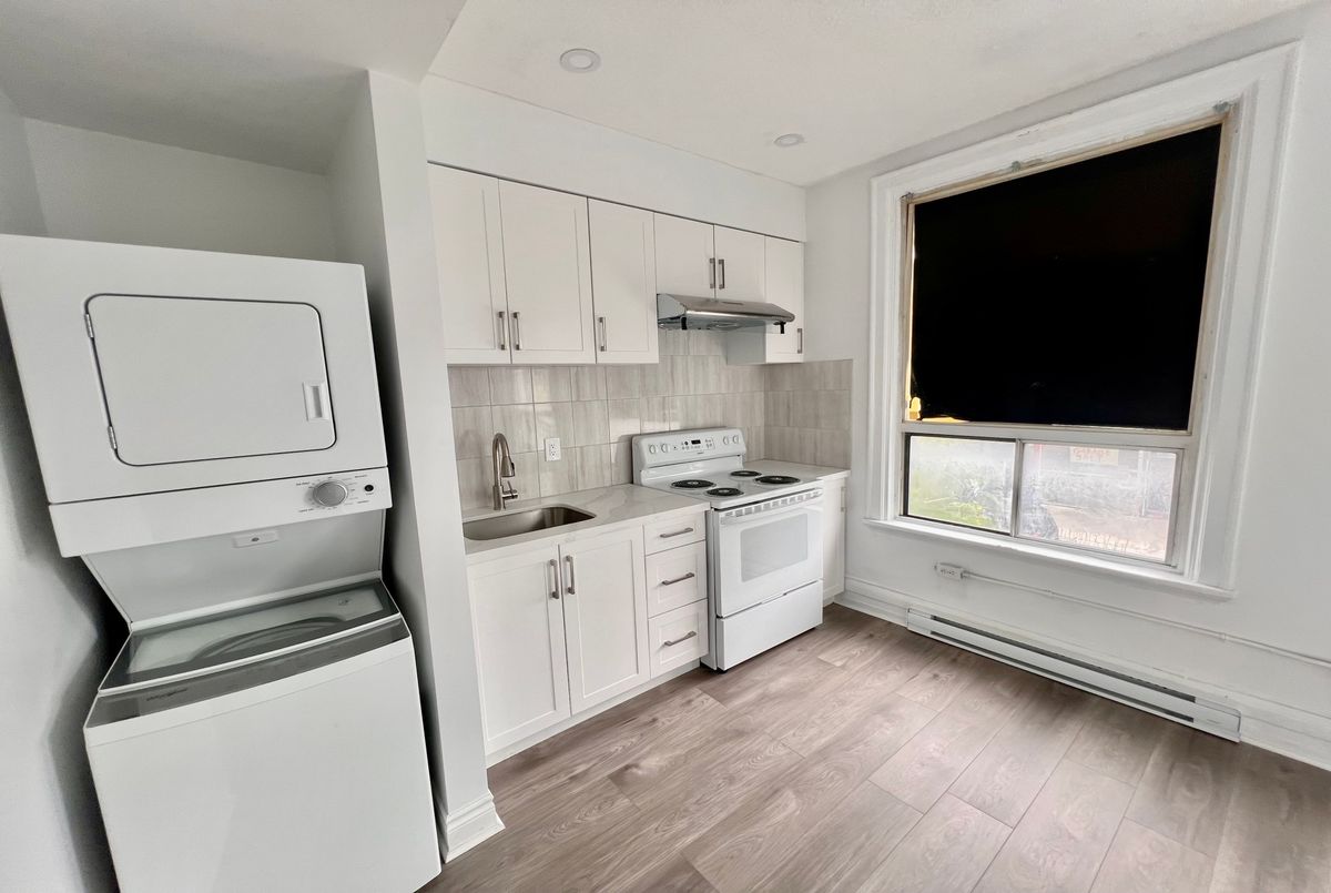 1-454 Bloor Street W 1-454 Bloor Street W Toronto C02