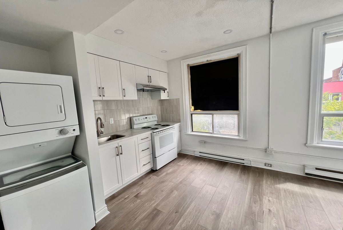 1-454 Bloor Street W 1-454 Bloor Street W Toronto C02