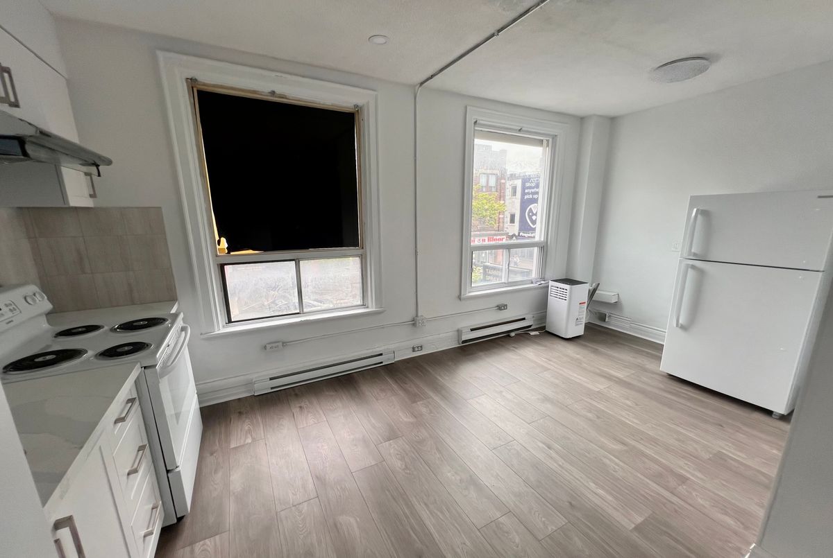 1-454 Bloor Street W 1-454 Bloor Street W Toronto C02