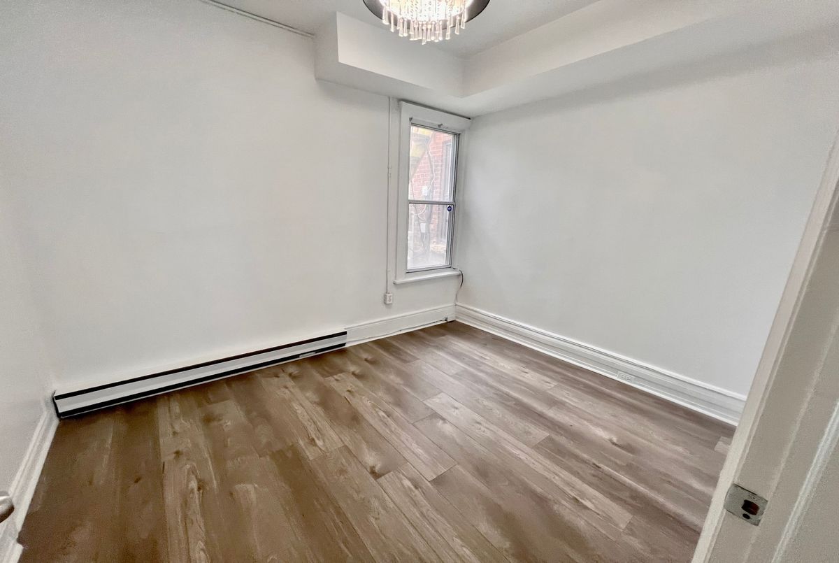 1-454 Bloor Street W 1-454 Bloor Street W Toronto C02