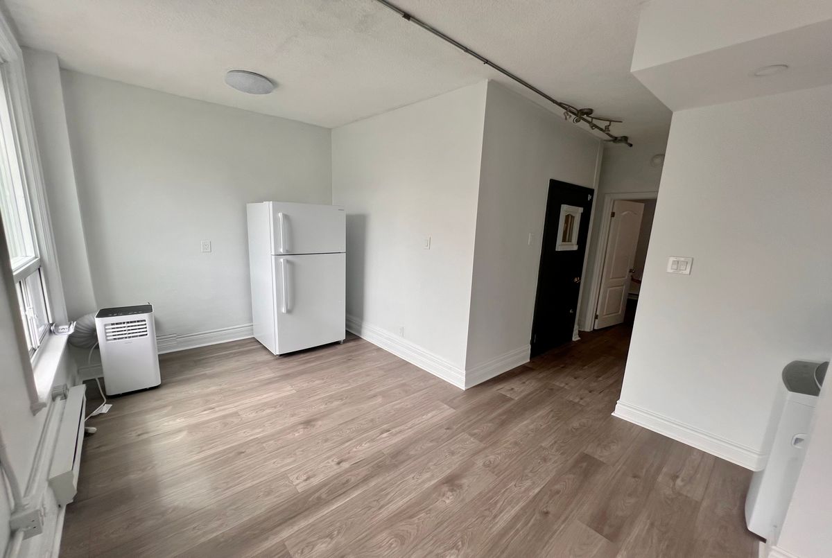 1-454 Bloor Street W 1-454 Bloor Street W Toronto C02
