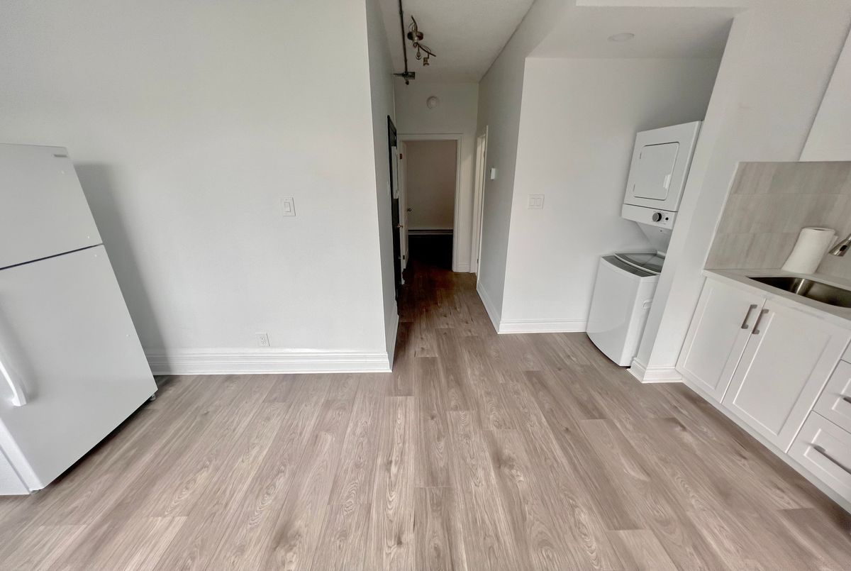 1-454 Bloor Street W 1-454 Bloor Street W Toronto C02