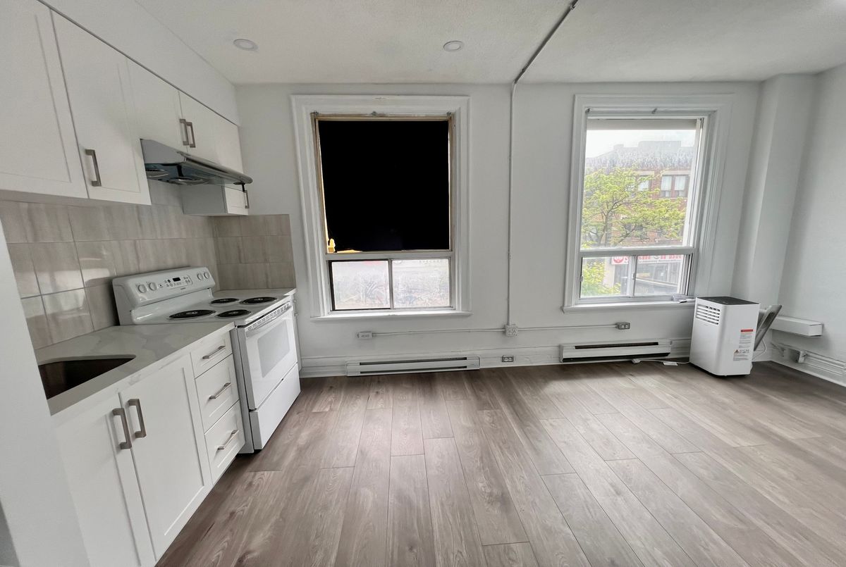 1-454 Bloor Street W 1-454 Bloor Street W Toronto C02