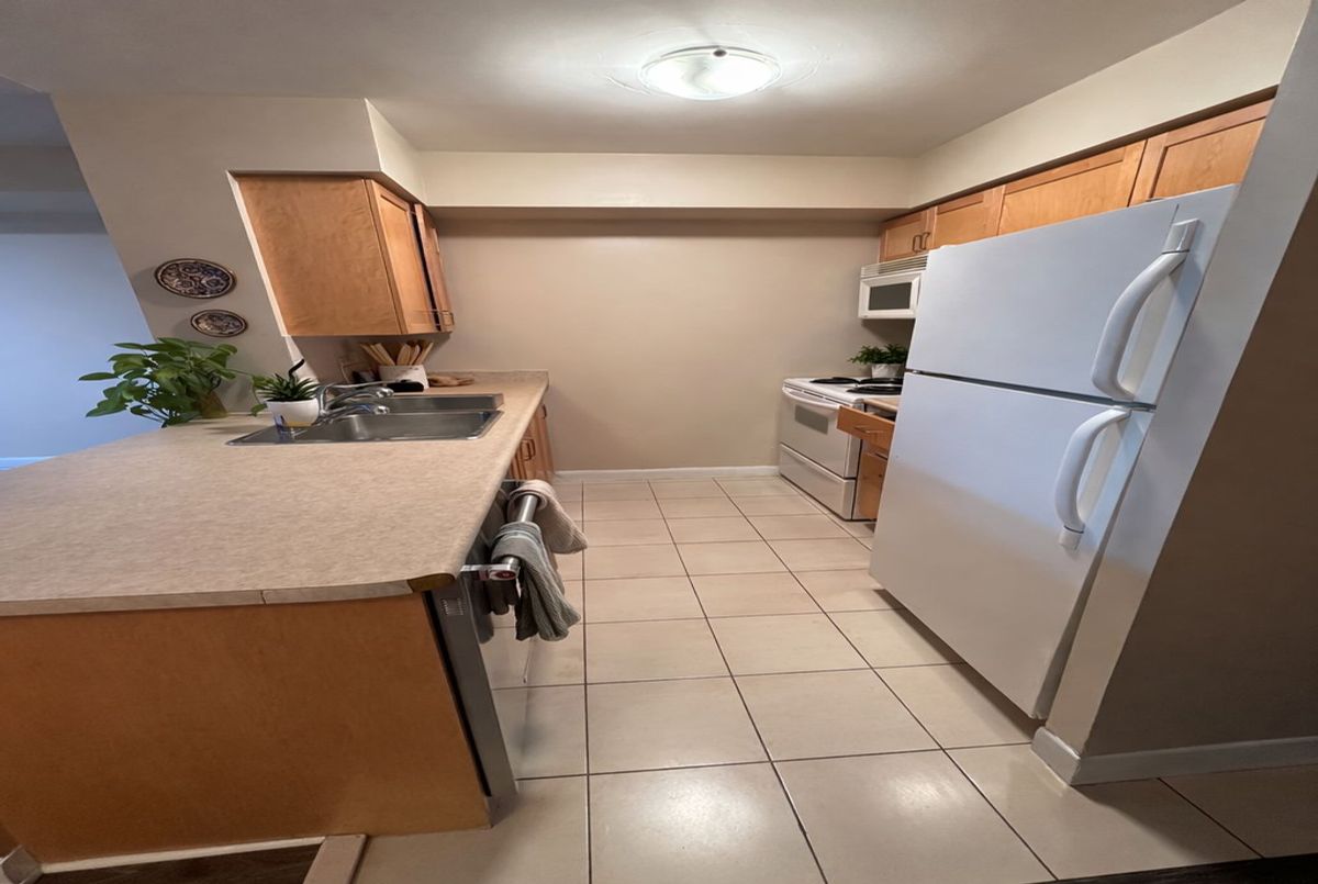 1702-4968 Yonge Street 1702-4968 Yonge Street Toronto C07