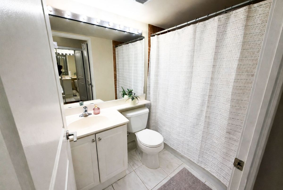 1702-4968 Yonge Street 1702-4968 Yonge Street Toronto C07