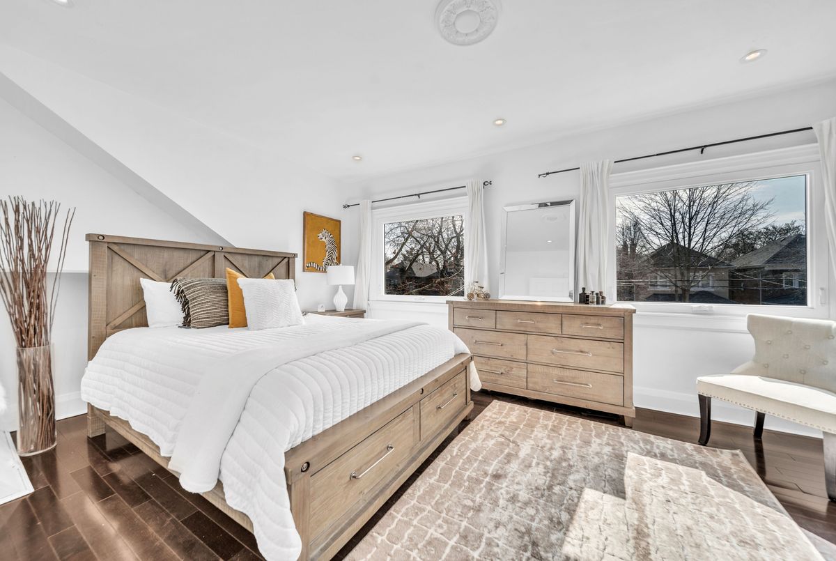 70 Cranbrooke Avenue 70 Cranbrooke Avenue Toronto C04