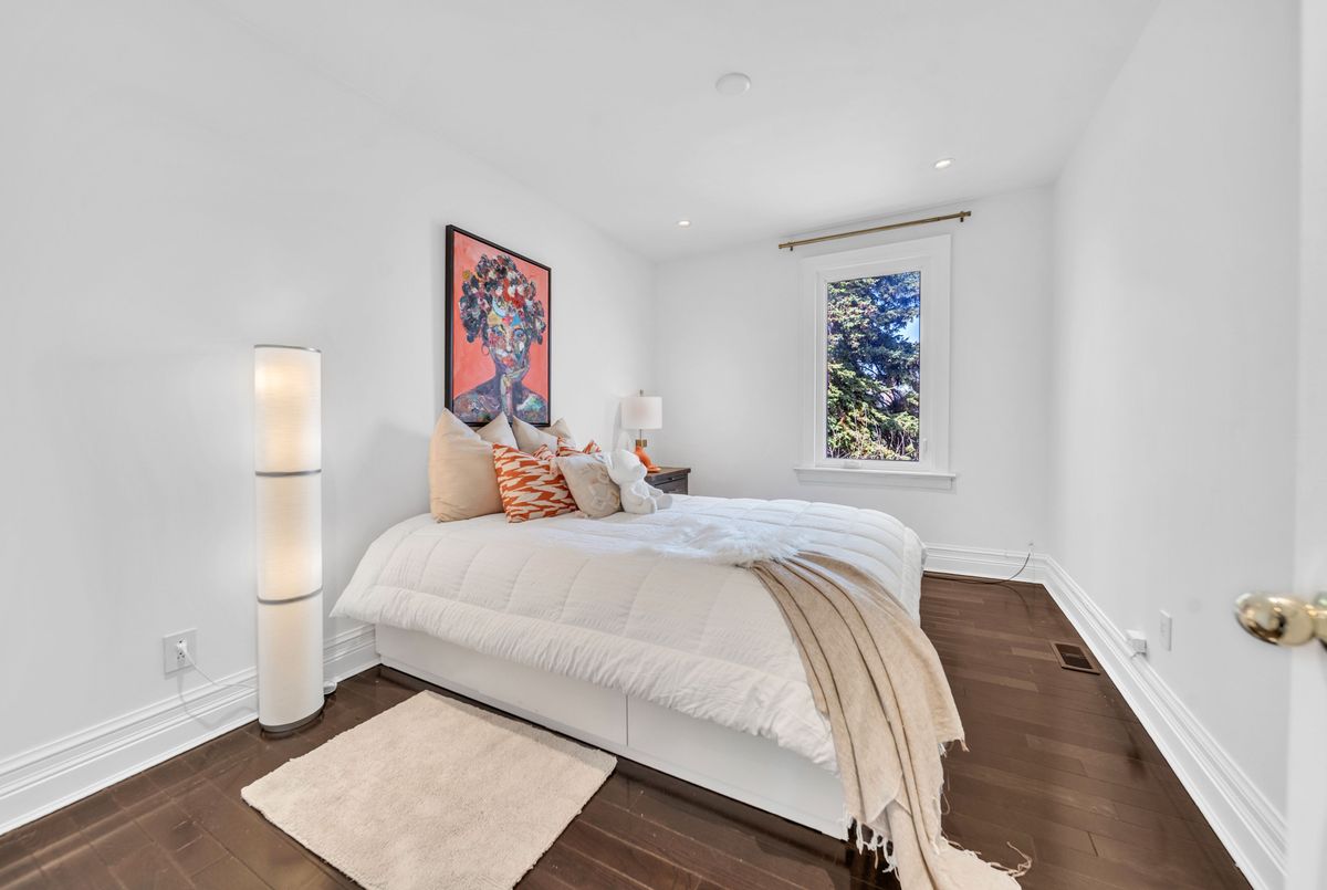 70 Cranbrooke Avenue 70 Cranbrooke Avenue Toronto C04