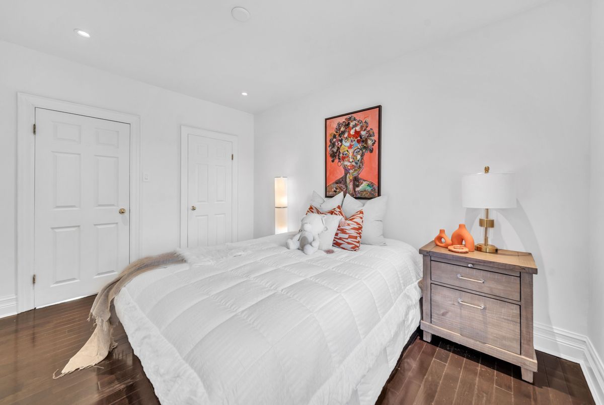 70 Cranbrooke Avenue 70 Cranbrooke Avenue Toronto C04