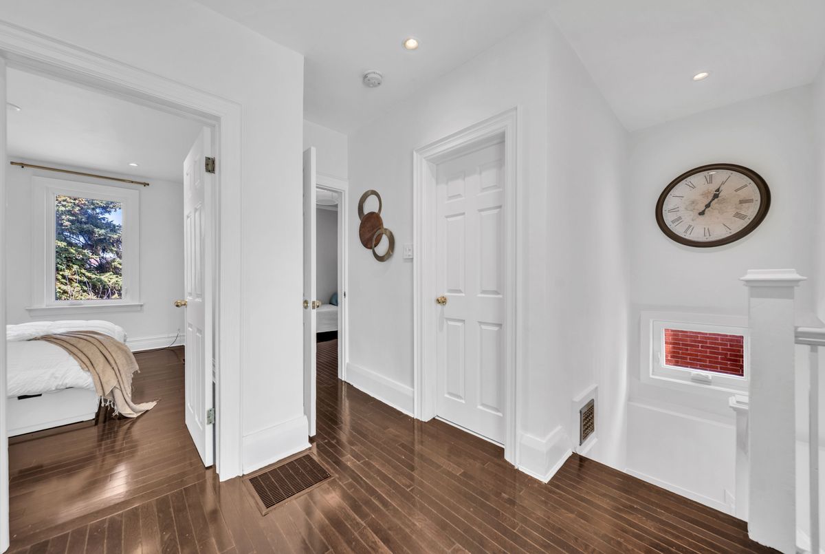70 Cranbrooke Avenue 70 Cranbrooke Avenue Toronto C04