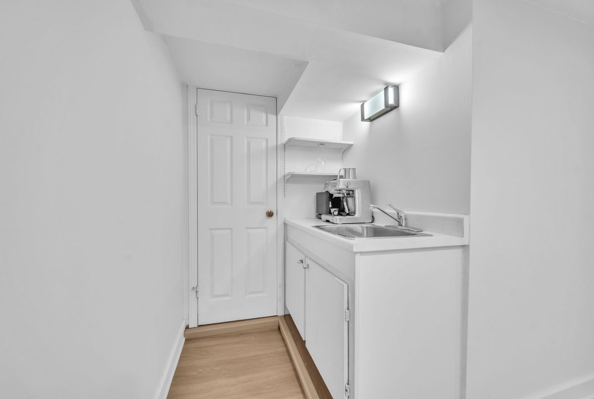 70 Cranbrooke Avenue 70 Cranbrooke Avenue Toronto C04