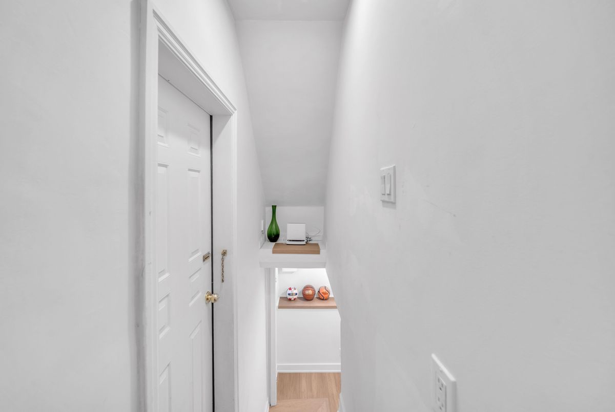 70 Cranbrooke Avenue 70 Cranbrooke Avenue Toronto C04