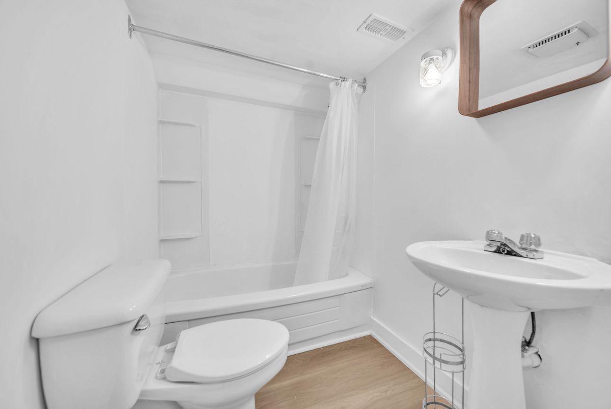 70 Cranbrooke Avenue 70 Cranbrooke Avenue Toronto C04