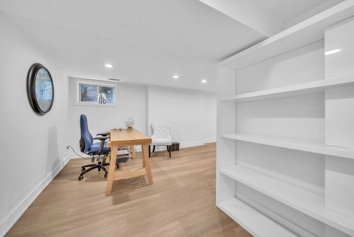 70 Cranbrooke Avenue 70 Cranbrooke Avenue Toronto C04