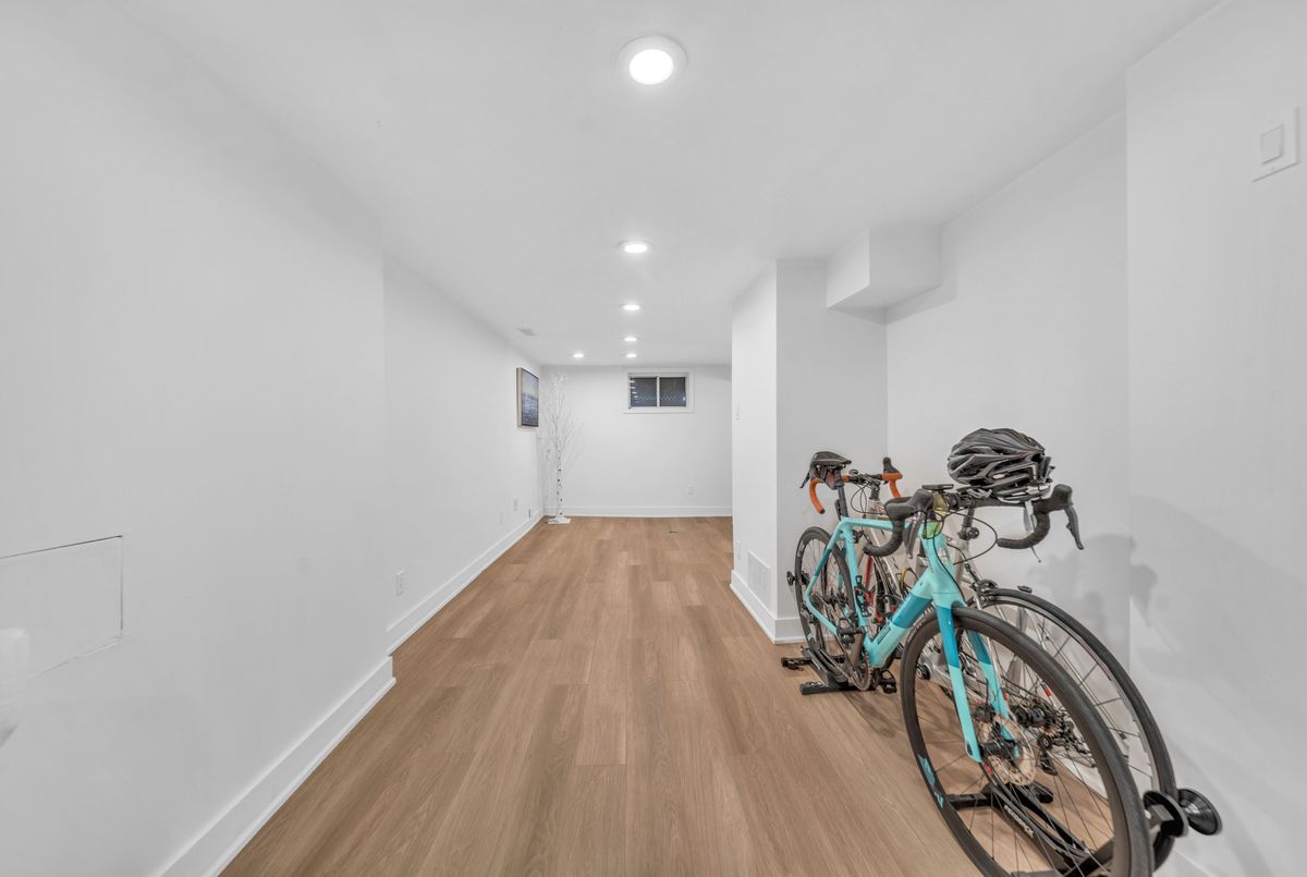 70 Cranbrooke Avenue 70 Cranbrooke Avenue Toronto C04