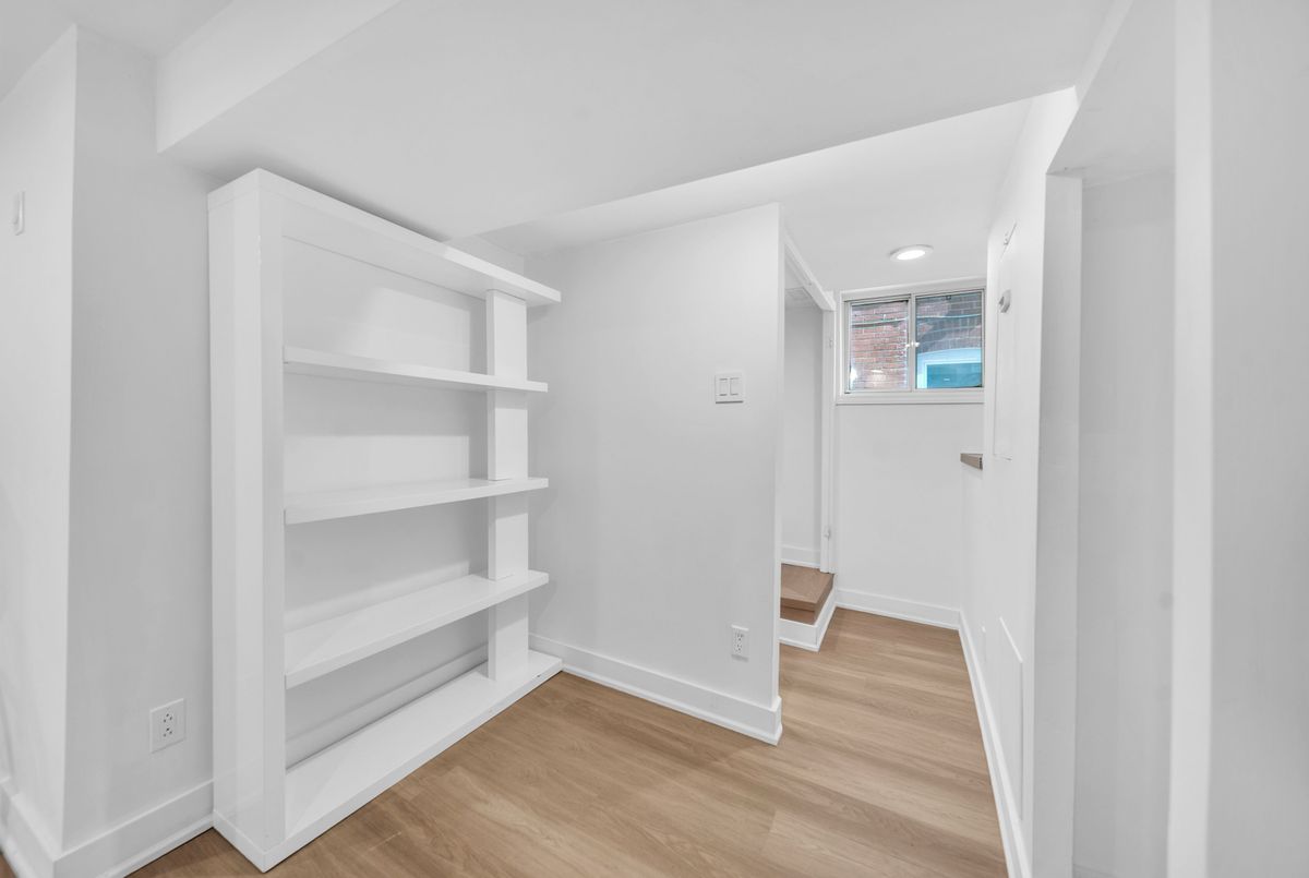 70 Cranbrooke Avenue 70 Cranbrooke Avenue Toronto C04