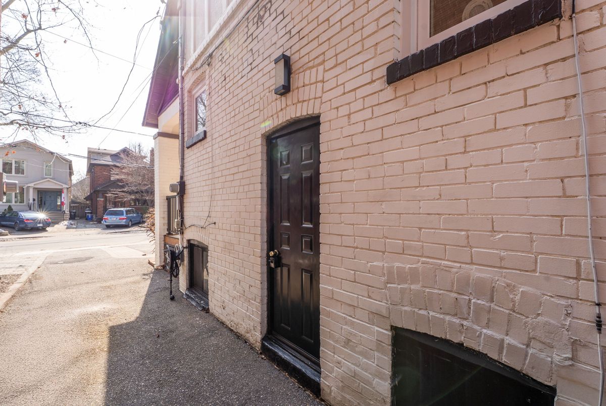 70 Cranbrooke Avenue 70 Cranbrooke Avenue Toronto C04