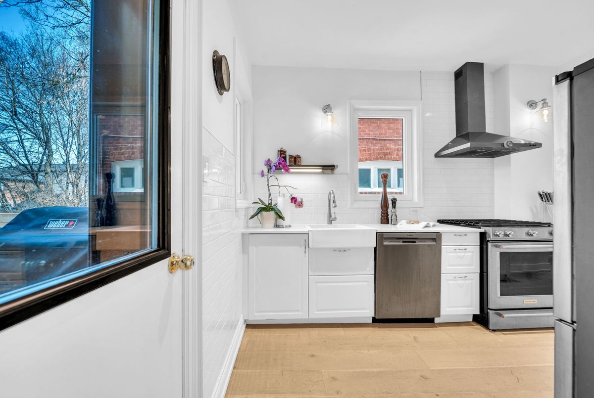70 Cranbrooke Avenue 70 Cranbrooke Avenue Toronto C04